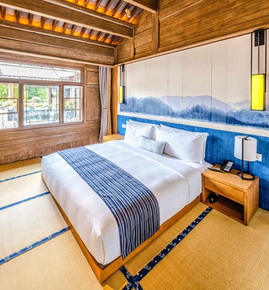 DELUXE ROOMS
