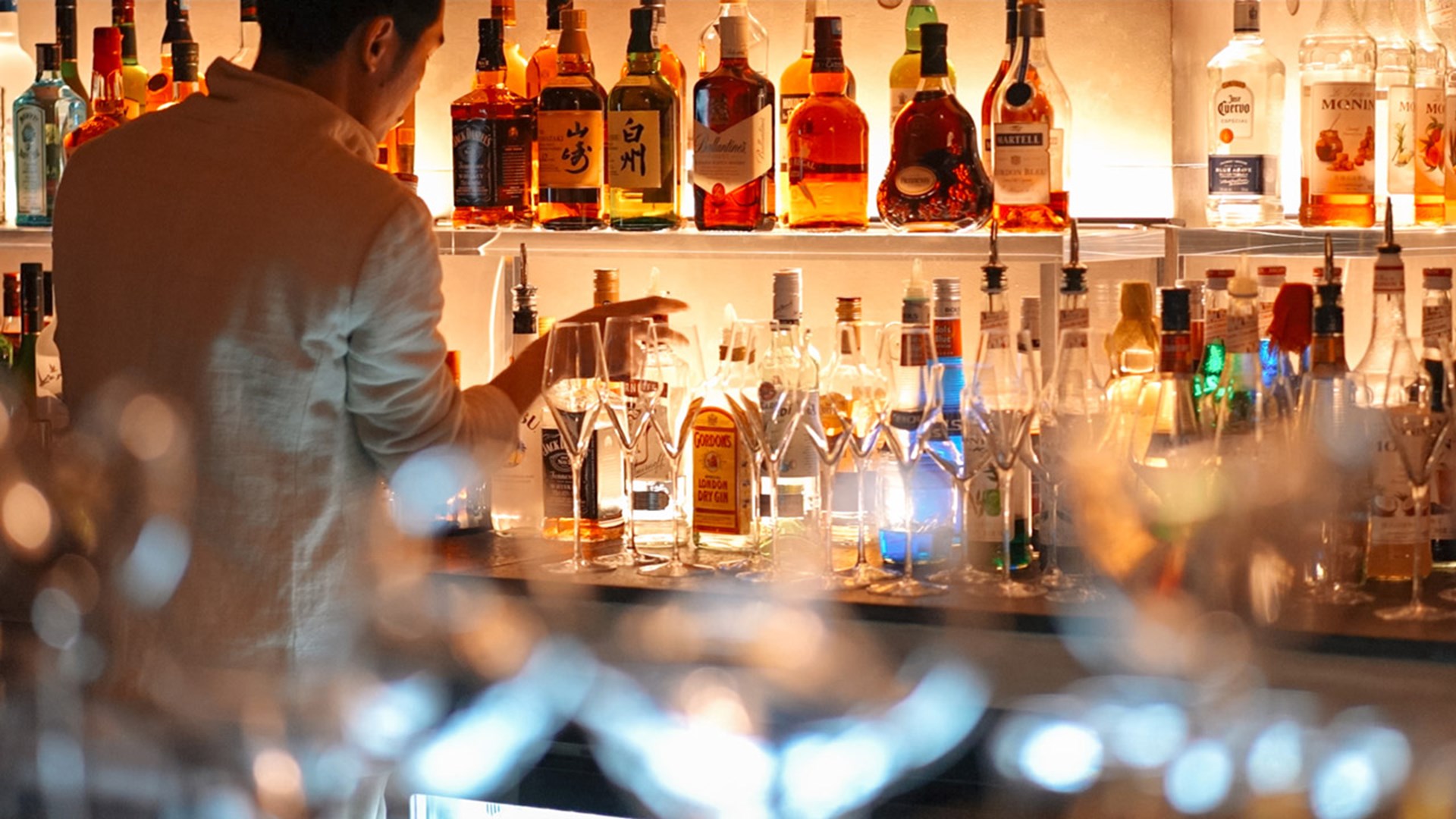 Skiver Bar at LUX* Chongzuo, Guangxi